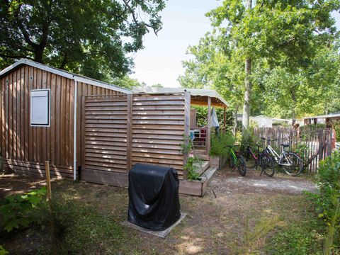 MOBILHOME 6 personnes - Homeflower PREMIUM CLIM 35m² -3 chambres +terrasse semi-couverte +TV +draps +serviettes | 6 personnes