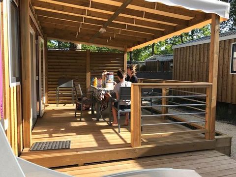 MOBILHOME 6 personnes - Homeflower PREMIUM CLIM 35m² -3 chambres +terrasse semi-couverte +TV +draps +serviettes | 6 personnes