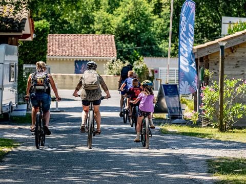 Flower Camping la Canadienne - Camping Gironde