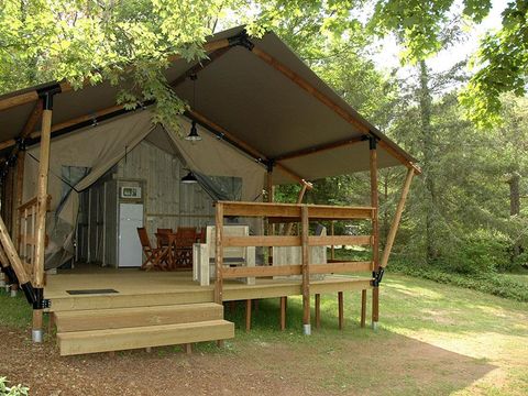 TENTE TOILE ET BOIS 6 personnes - Lodge WOODY 50m² avec terrasse couverte - 3 chambres (avec sanitaires)