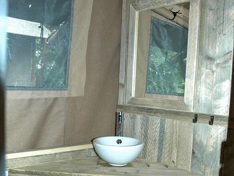TENTE TOILE ET BOIS 6 personnes - Lodge WOODY 50m² avec terrasse couverte - 3 chambres (avec sanitaires)