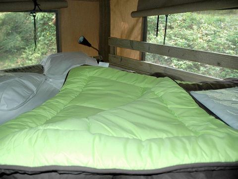 TENTE TOILE ET BOIS 6 personnes - Lodge WOODY 50m² avec terrasse couverte - 3 chambres (avec sanitaires)