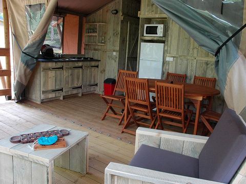 TENTE TOILE ET BOIS 6 personnes - Lodge WOODY 50m² avec terrasse couverte - 3 chambres (avec sanitaires)