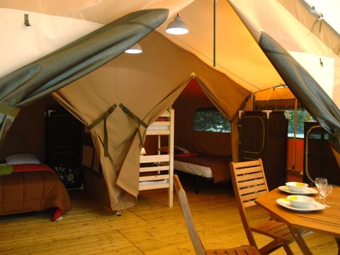 TENTE TOILE ET BOIS 5 personnes - Lodge VICTORIA 30m² / 2 chambres (sans sanitaires privatifs)