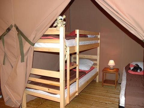 Tente en toile et en bois 5 personnes - Lodge VICTORIA 30m² / 2 chambres (sans sanitaires privatifs)