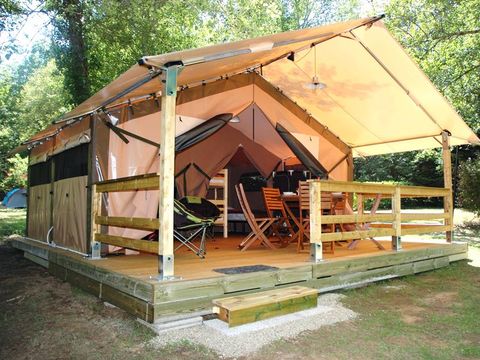 Tente en toile et en bois 5 personnes - Lodge VICTORIA 30m² / 2 chambres (sans sanitaires privatifs)