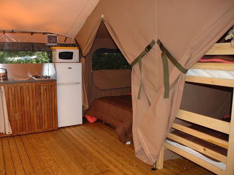 Tente en toile et en bois 5 personnes - Lodge VICTORIA 30m² / 2 chambres (sans sanitaires privatifs)