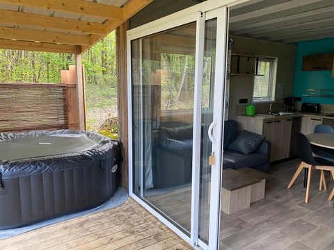 Chalet 4 personnes - Chalet Mimosa SPA - 47 m² avec terrasse couverte - 2 chambres