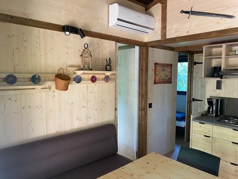 CHALET 5 personnes - Chalet Médiéval - CLIM - 37 m² avec terrasse semi-couverte - 2 chambres