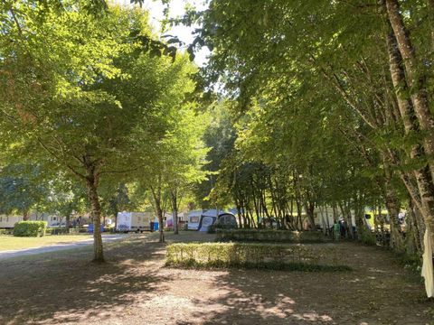 Emplacement - Emplacement + camping-car 2 personnes