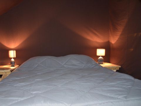 TENTE 5 personnes - Lodge Robinson  - 2 chambres - 25 m2 (+Terrasse couverte 10 m2) 5 personnes
