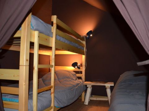 TENTE 5 personnes - Lodge Robinson  - 2 chambres - 25 m2 (+Terrasse couverte 10 m2) 5 personnes