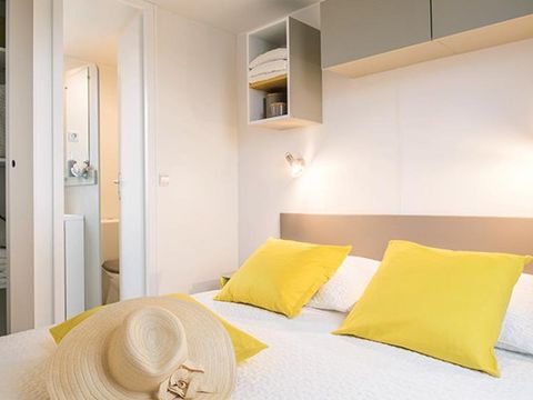 MOBILHOME 6 personnes - Ultimate | 3 Ch. | 6 Pers. | Terrasse simple | 2 SDB | Clim. | TV