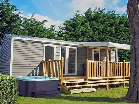 MOBILHOME 6 personnes - Premium Exclusive | 3 Ch. | 6 Pers. | Terrasse simple | Jacuzzi | 2 SDB | Clim. | TV