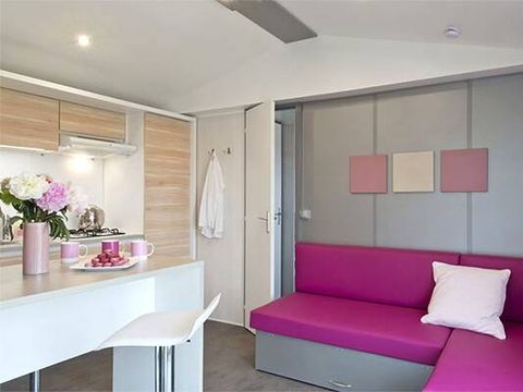 MOBILHOME 4 personnes - Mobil-home | Ultimate | 2 Ch. | 4 Pers. | Terrasse Lounge | Jacuzzi | 2 SDB | Clim. | TV
