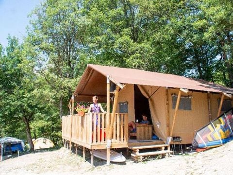 HÉBERGEMENT INSOLITE 4 personnes - TENTE SAFARI 4p