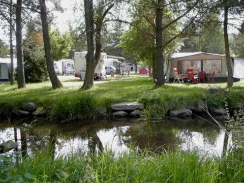Emplacement - Avec électricité - 2 véhicules - Max