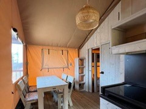 TENTE TOILE ET BOIS 4 personnes - NEW 2023 Lodge Safari : une tente esprit glamping avec sanitaire et grande terrasse