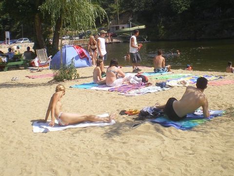 Camping Le Soleil Rouge - Camping Ardeche