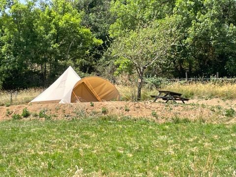 TENTE 4 personnes - Tipi équipée