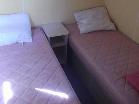 MOBILHOME 5 personnes - Mobil-Home BLUE-BIRD : 2 Chambres - 2 ads + 3 enfts - Grand Réfrigérateur - Terrasse 2/5 pers