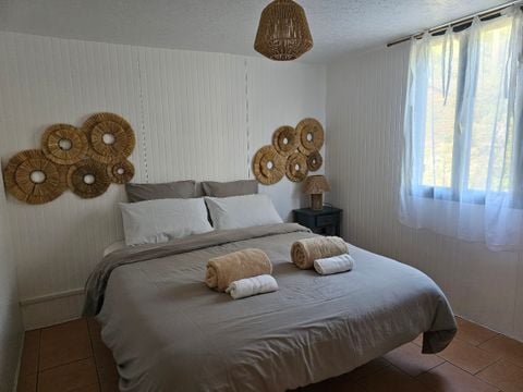 CHALET 4 personnes - Chalet devant l'étang 1/4 pers. 1/4 pers