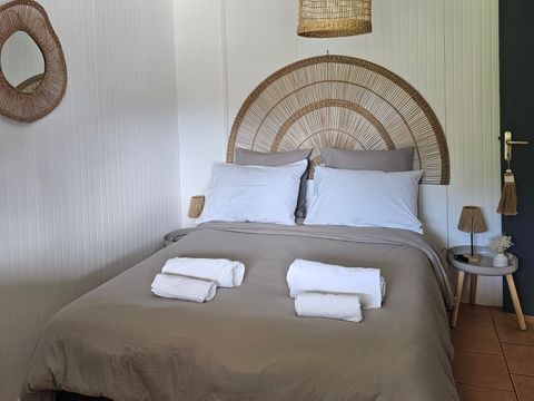 CHALET 4 personnes - Chalet devant l'étang 1/4 pers. 1/4 pers