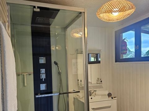 CHALET 4 personnes - Chalet devant l'étang 1/4 pers. 1/4 pers