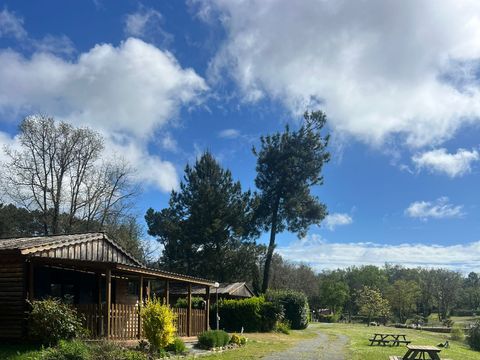 CHALET 4 personnes - Chalet devant l'étang 1/4 pers. 1/4 pers