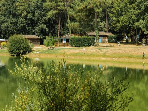 CHALET 4 personnes - Chalet devant l'étang 1/4 pers. 1/4 pers