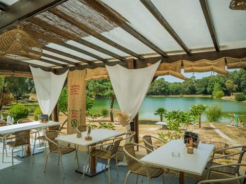 CHALET 4 personnes - Chalet devant l'étang 1/4 pers. 1/4 pers