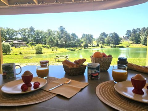 MOBILHOME 4 personnes - Mobil home Premium face à l' étang 1/4 pers