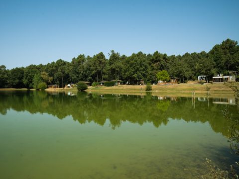 MOBILHOME 4 personnes - Mobil home Premium face à l' étang 1/4 pers