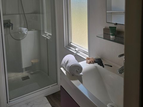 MOBILHOME 4 personnes - Mobil home Premium face à l' étang 1/4 pers