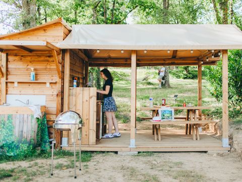 Emplacement - EMPLACEMENT VIP FACE A L 'ETANG AVEC SALLE DE BAIN ET CUISINE PRIVATIVE 2 pers