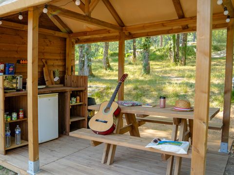 Emplacement - EMPLACEMENT VIP FACE A L 'ETANG AVEC SALLE DE BAIN ET CUISINE PRIVATIVE 2 pers