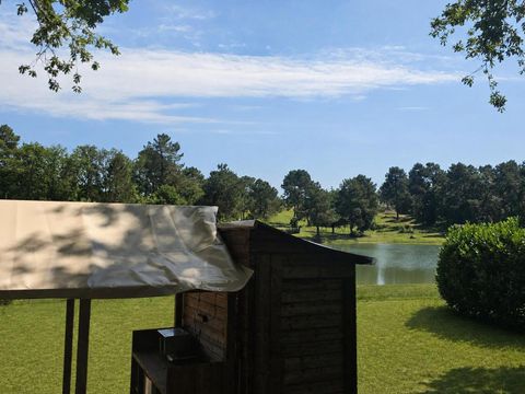 Emplacement - VIP - FACE A L 'ETANG AVEC salle de bain ET CUISINE - PRIVATIVE 2 pers
