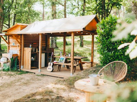 Emplacement - EMPLACEMENT VIP FACE A L 'ETANG AVEC SALLE DE BAIN ET CUISINE PRIVATIVE 2 pers