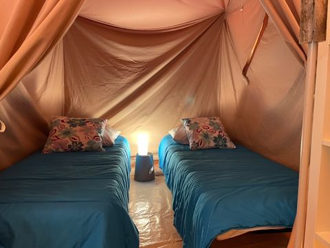 Tente en toile et en bois 4 personnes - LODGE - VIVARAIS bord de rivière - Sans sanitaires