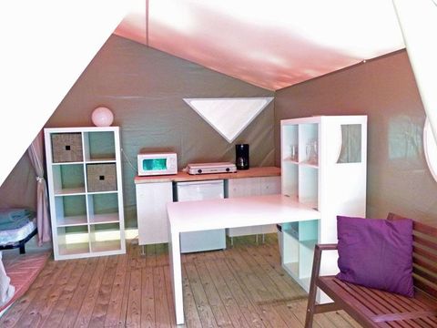 TENTE TOILE ET BOIS 4 personnes - LODGE VIVARAIS bord de rivière (sans sanitaires)