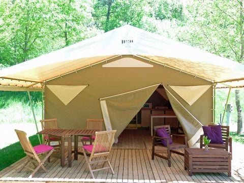 TENTE TOILE ET BOIS 4 personnes - LODGE VIVARAIS bord de rivière (sans sanitaires)