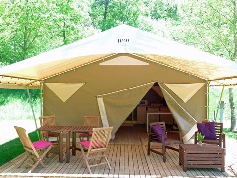 Tente en toile et en bois 4 personnes - LODGE - VIVARAIS bord de rivière - Sans sanitaires
