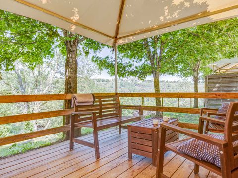 HÉBERGEMENT INSOLITE 6 personnes - Lodge Insolite Premium Pagan - 2 chambres et sanitaires HÉBERGEMENT INSOLITE 6 personnes - Lodge Insolite Premium Pagan - 2 chambres et sanitaires