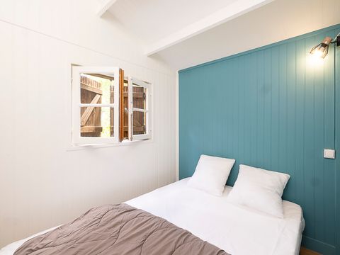 HÉBERGEMENT INSOLITE 4 personnes - Chalet sur pilotis - 2 chambres - Bord de rivière