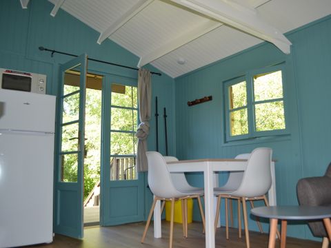 Hébergement 4 personnes - Chalet sur pilotis - 2 chambres - Bord de rivière