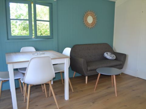Hébergement 4 personnes - Chalet sur pilotis - 2 chambres - Bord de rivière