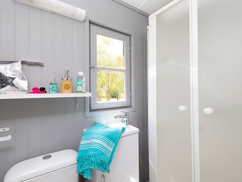 Hébergement 4 personnes - Chalet sur pilotis - 2 chambres - Bord de rivière