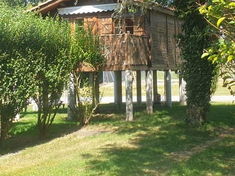 HÉBERGEMENT INSOLITE 6 personnes - Chalet sur pilotis - 3 chambres