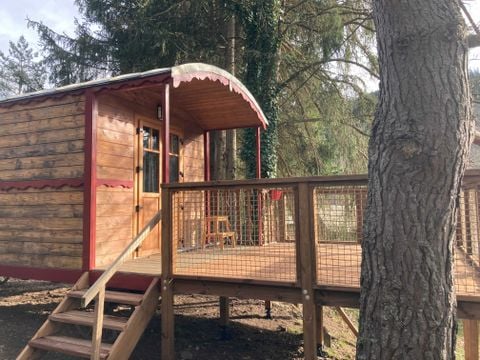 HÉBERGEMENT INSOLITE 4 personnes - La Roulotte - Insolite 5* avec sa cabane 2/4 pers