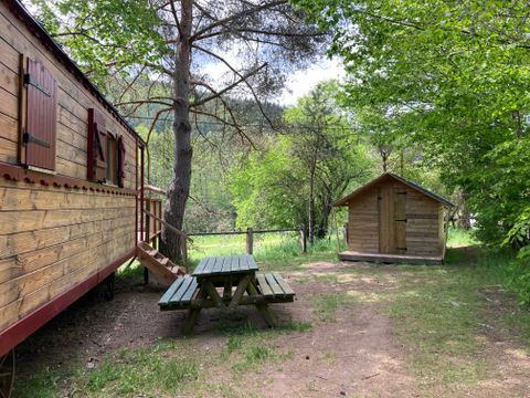HÉBERGEMENT INSOLITE 4 personnes - La Roulotte - Insolite 5* avec sa cabane 2/4 pers